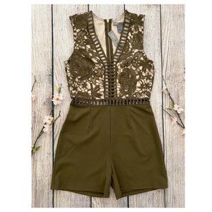 C1- NWT green LOVE X DESIGN sleeveless lace vneck playsuit jumpsuit romper SMALL